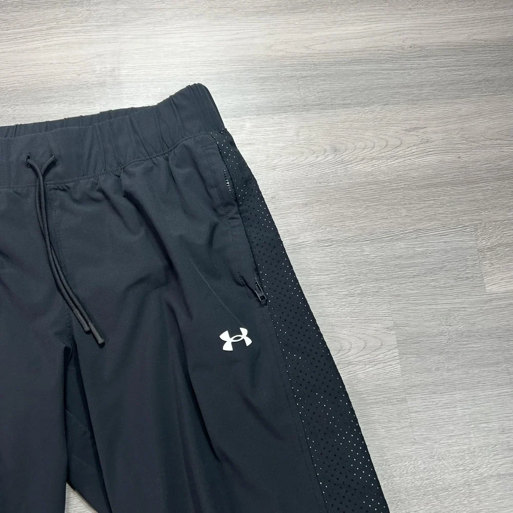Under Armour Track Pants Mens Medium Black Woven Zip Hem Ventilated 1370428